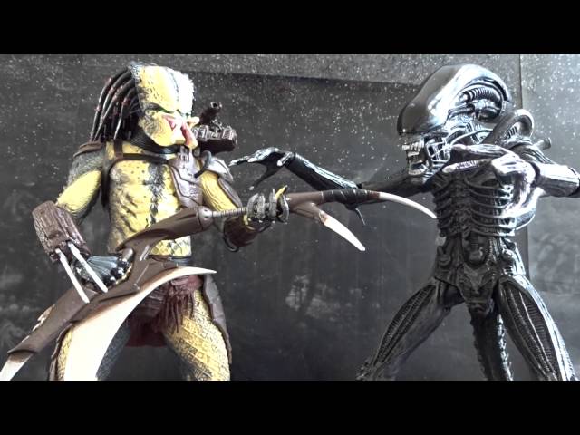 Toyark First Look - Alien vs Predator Toys R Us Exclusive Kenner Style 2-Pack  by NECA - The Toyark - News