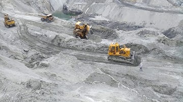 BD 155 DOZER WORKING IN COAL MINE...
