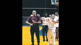 Chris Brown dancing to Unavailable 