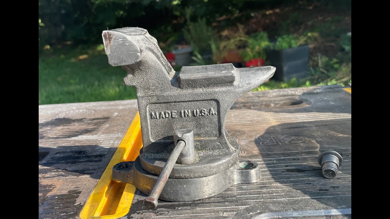 Evapo-Rust vs rusty old bench vise - YouTube