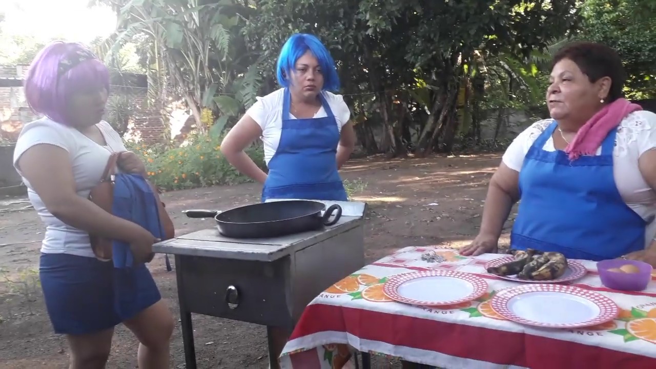 ESTAS MUJERES SE  PELEAN POR HACER LOS HUEVOS pantalla 4k