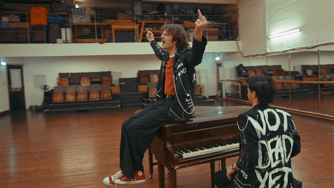 The Valla - Middle Finger