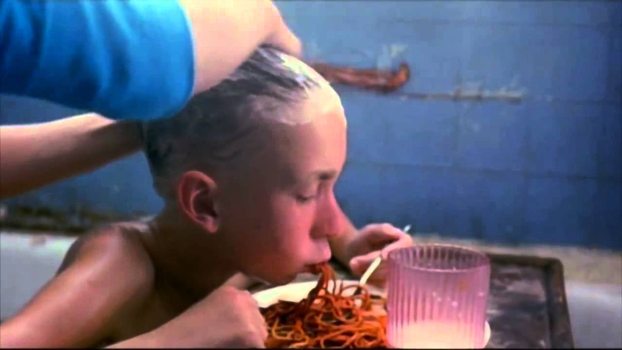 Gummo 1997 Bath scene Spanish subtitled 1080p - YouTube.