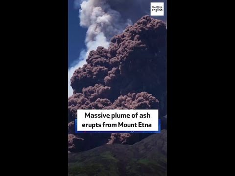 فوران توده عظیمی از خاکستر از کوه اتنا