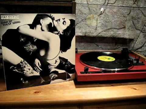 First sting. Scorpions 1984 Love at first Sting LP. Scorpions Love at first Sting винил. Скорпионс винил 1984. Scorpions винил.