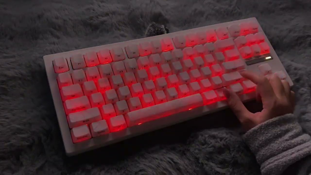 White spider web keyboard super cool!!😎☠️🕸️🎮 