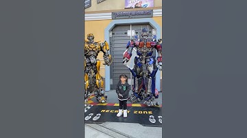 Meet & Greet Optimus Prime & Bumblebee! #transformers #universalstudioshollywood #optimusprime
