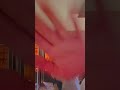 مين احلى البلوزة السوداء مع ينطلون اليجنز او تنورة مع بلوزة حمرا اعرف ما زبطت البلوزة مع التنورة
