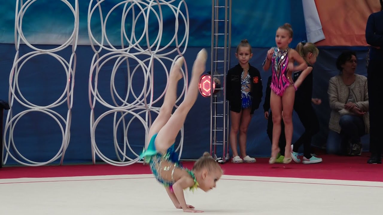 Художественная гимнастика 6 лет Калмыкова Софья 5.10.18  ПРОИЗВЕДЕНА ЗАМЕНА МУЗЫКИ !