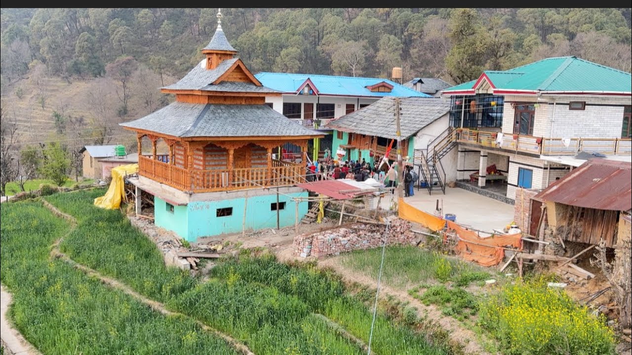 हम पहाड़ियों को बहुत आस्था होती है देवताओं पर..🙏🙏