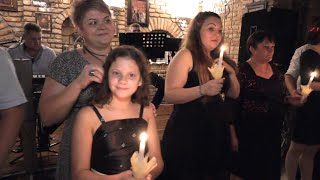 Maca és Pityuli gyertyafény keringő esküvői videó, Korona Étterem Pizzafaló Pizzéria, Bicske