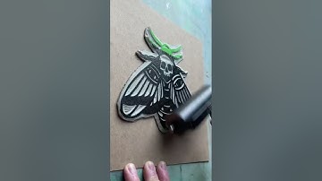 Satisfying linocut printing 💚 #satisfying #asmr #artist #linocut #printmaking #linocutprint