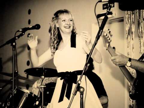 Catch a falling star sung by Caroline Jayne