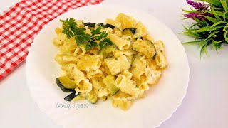 Pasta with zucchini and cheese - a very tasty and cheap lunch