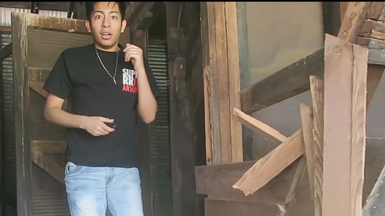 Exploring An Abandoned Barn At 3PM [GONE WRONG] - YouTube