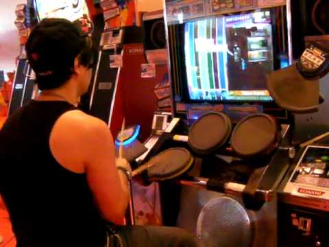 Hiroshi jogando Water Frame (drum)
