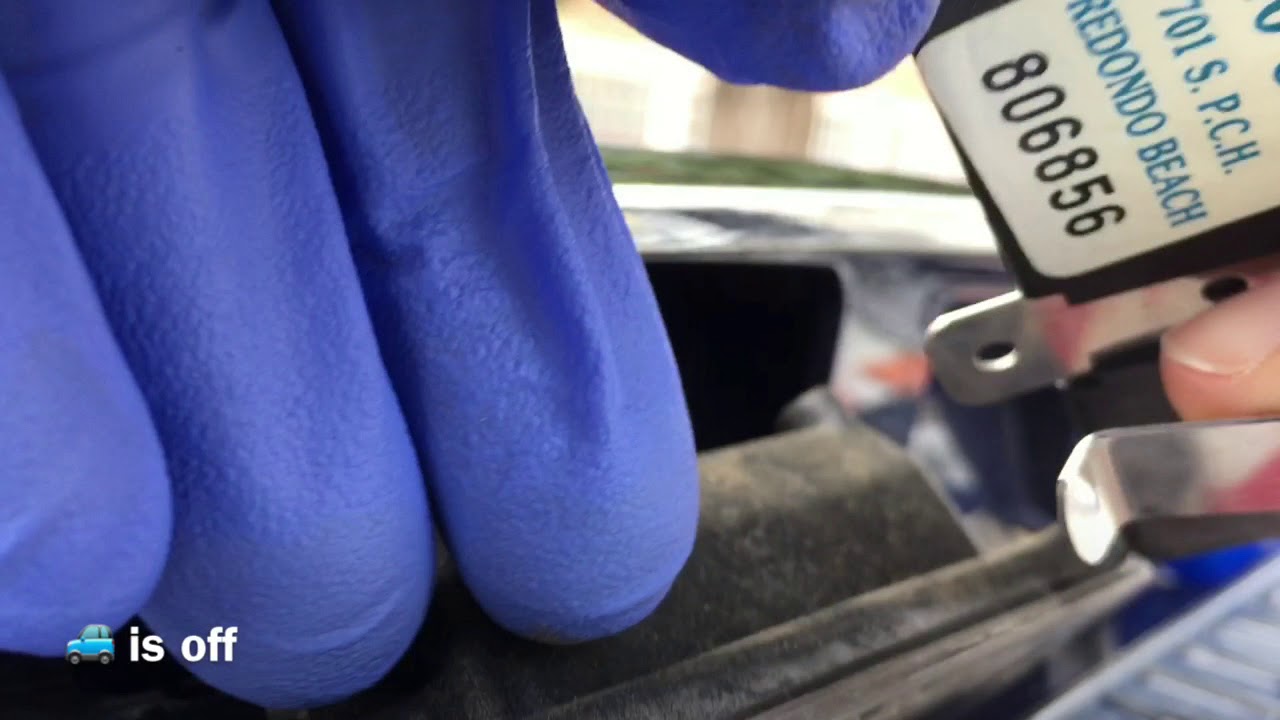 2010 Hyundai Elantra Replacing license plate lightbulbs YouTube