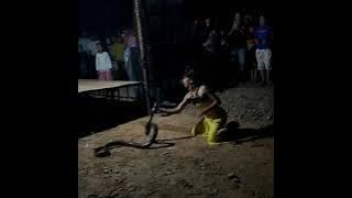 Pertunjukan Tari Ular Di Pinarik