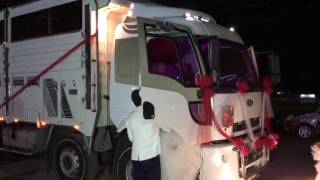 Böyle Olur Kamyon Şoförünün Geli̇n Arabasi