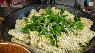 Famous Egg Fried Noodles in Medan - Indonesian Street Food