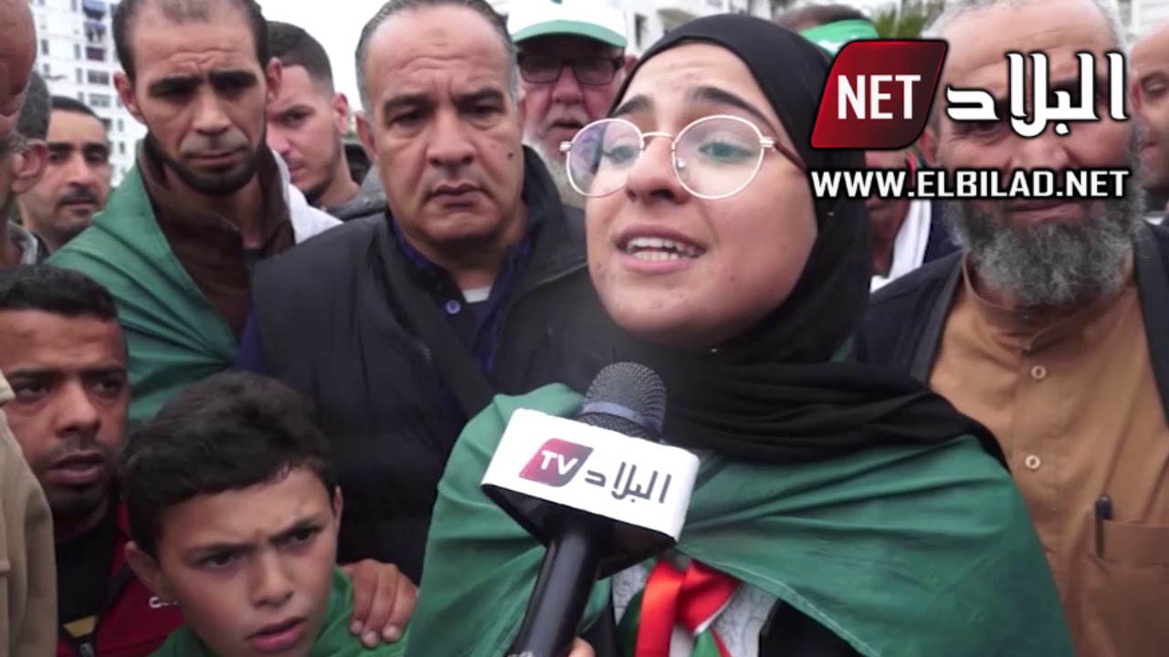الجزائر نيجيريا فتاة تلقي قصيدة مؤثرة أثناء مشاركتها اليوم في الجمعة 11 بالعاصمة