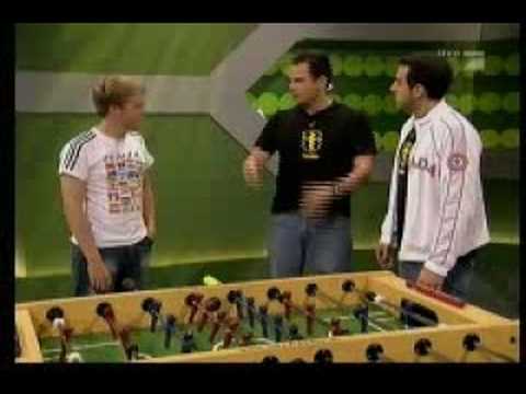 Oliver Pocher mit Kickerweltmeiste...  und Adam Reid auf SaXXot Tischkicker mit Brenherz Ball