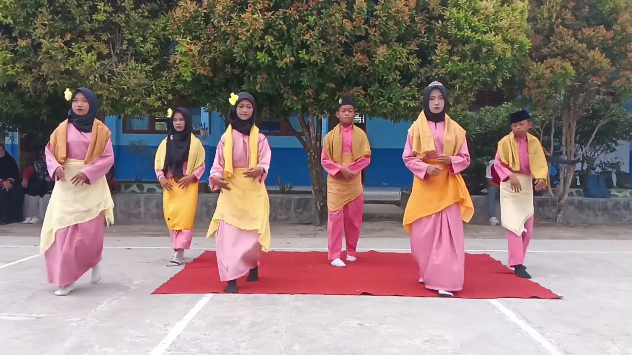 TARI LANCANG KUNING ( Tarian Daerah Provinsi Riau )