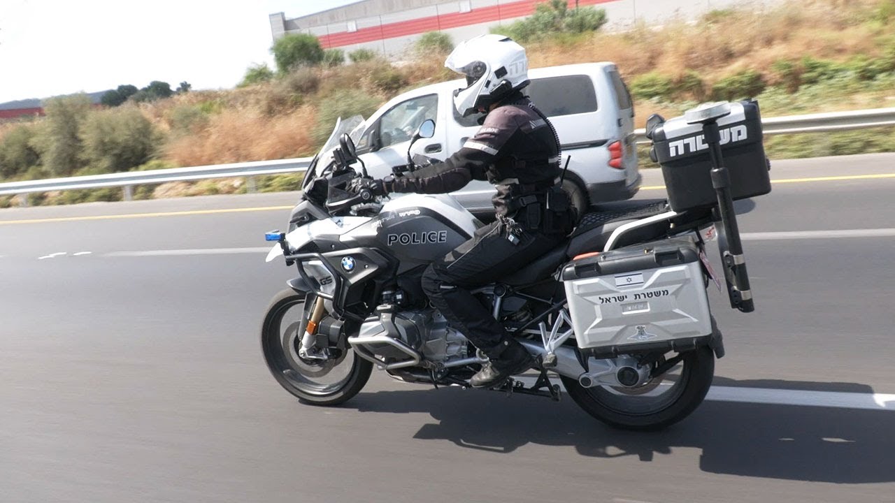 על האופנוע עם מפקד סיירת האופנועים