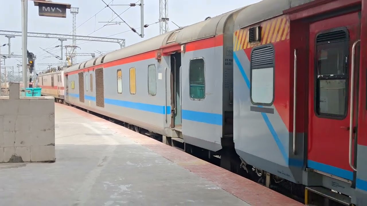  Thiruvananthapuram North exp Departing from Mysore 🚆😍 🇮🇳#indianrailways #train #trendingvideo 