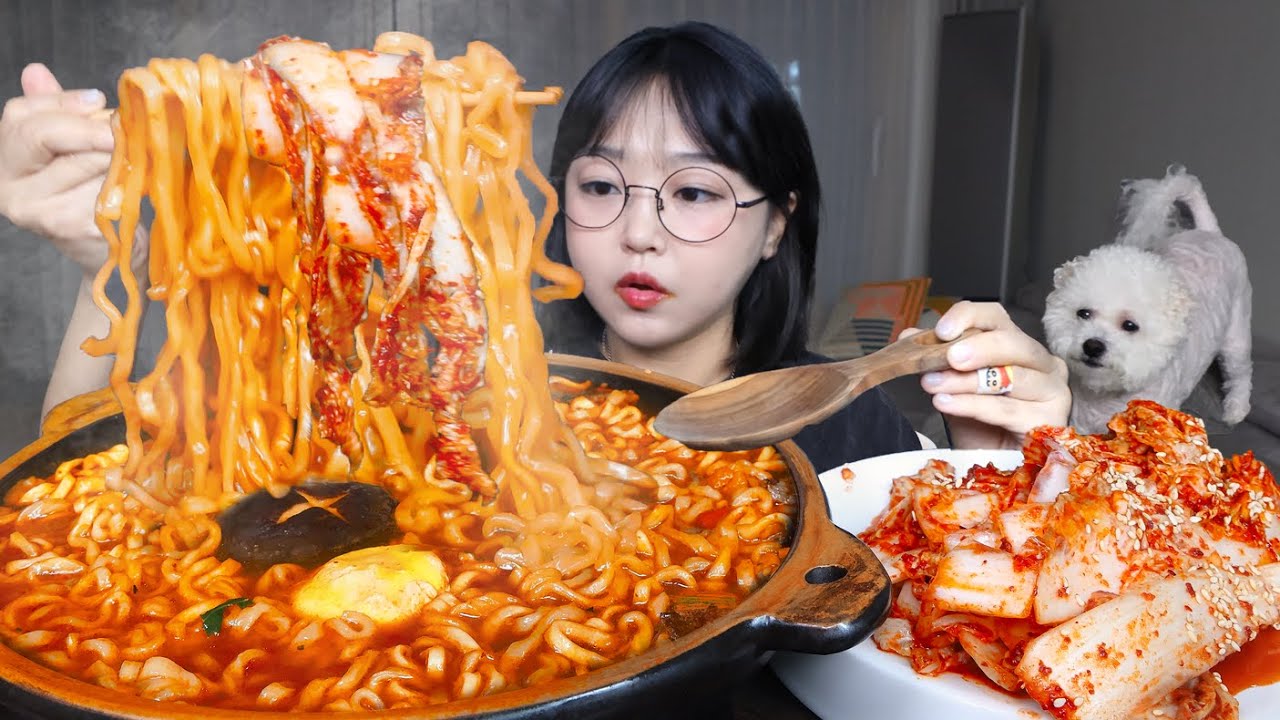 Домашнее свежее кимчи и острый рамен — идеальное сочетание 🍜Mukbang ASMR