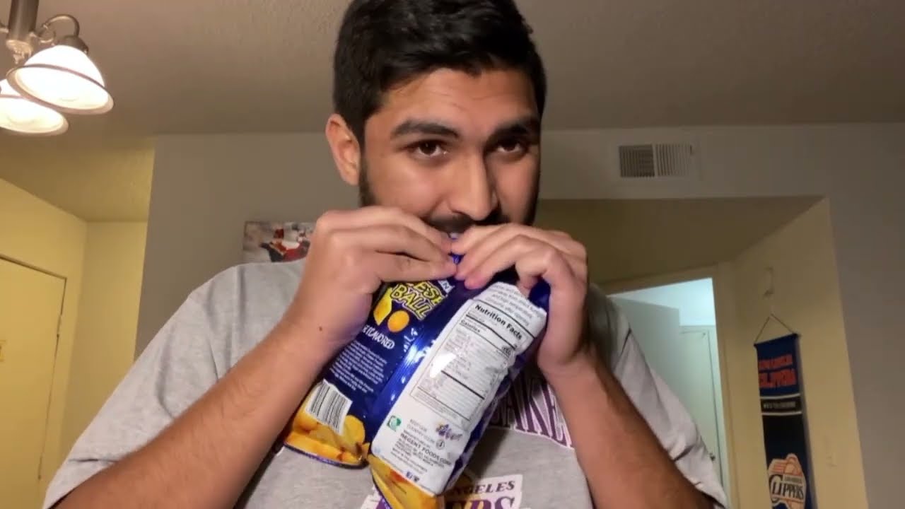 I ORDERED AN INTERNATIONAL MYSTERY SNACK BOX!! (TASTE TEST + REVIEW)