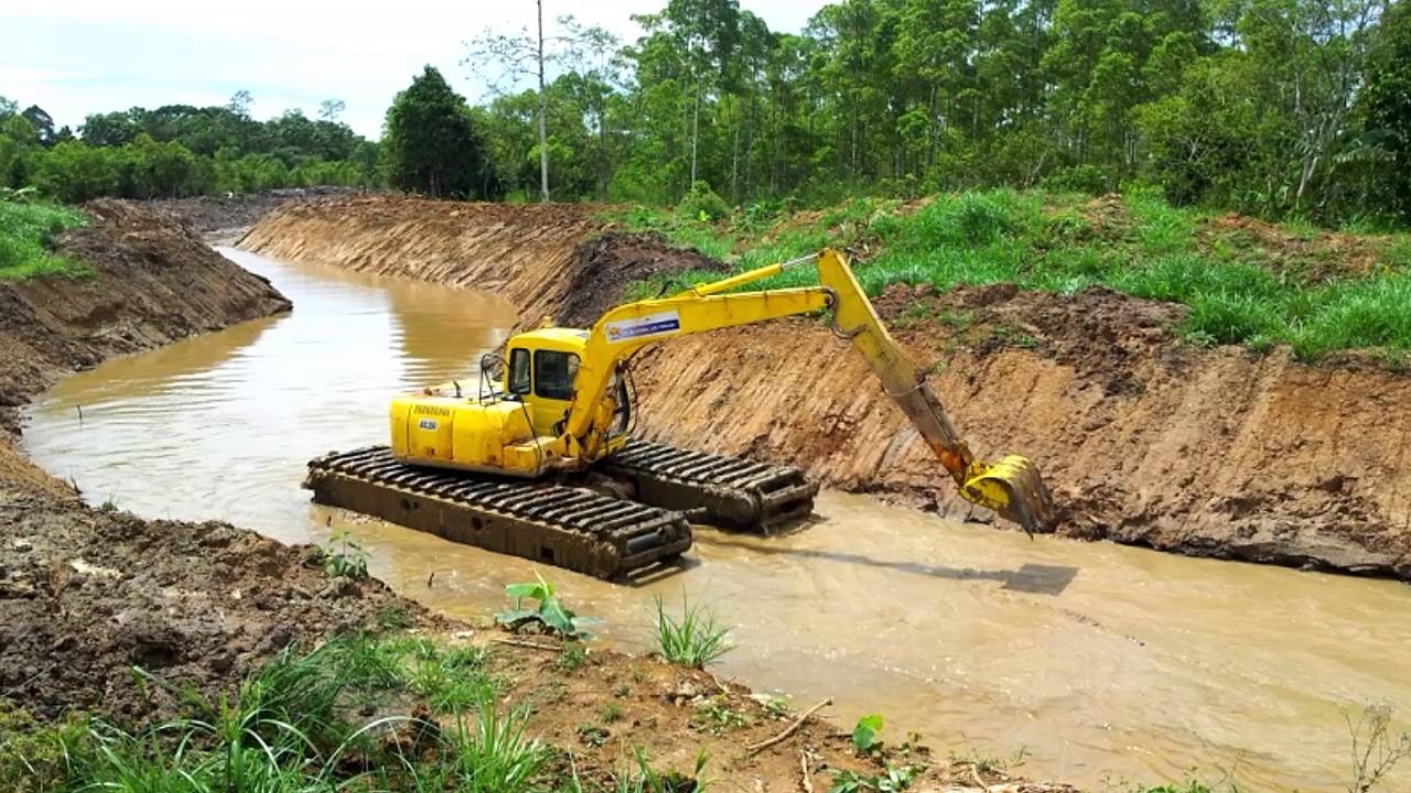 AMPHIBIOUS EXCAVATOR LUMPUR SWAMP BEKO jual rental 081241888131 YouTube