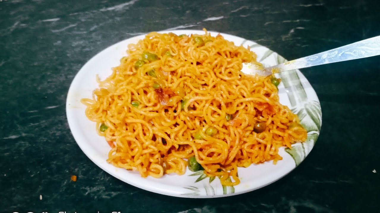 आटा मैगी रेसिपी।  #healthyfood #maigi #easyrecipe #cooking #recipe 