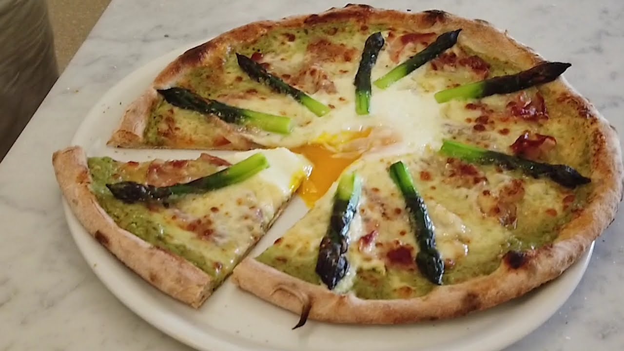 Come si fa la Pizza agli Asparagi. La Speciale di Gil