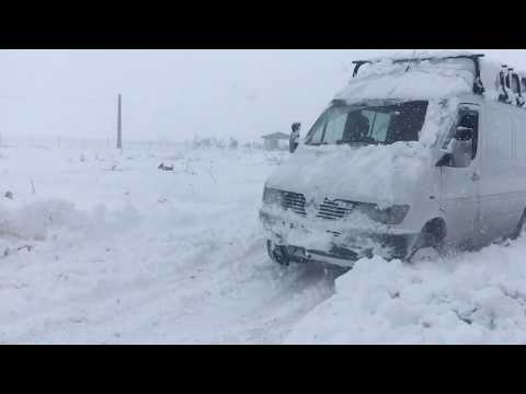 Mercedes Sprinter 4x4 312d on snow