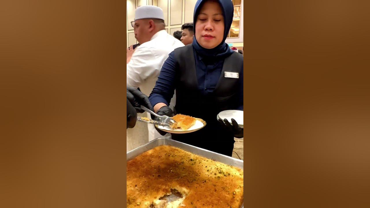 Sheikh Mishary Rashid Al Afasy taste Kunafa Sheikh Mishary Rashid Al Afasy taste Kunafa