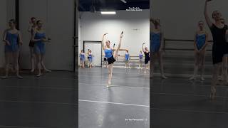 @tessa_rivadulla to the left ✨ #ballerina #balletclass