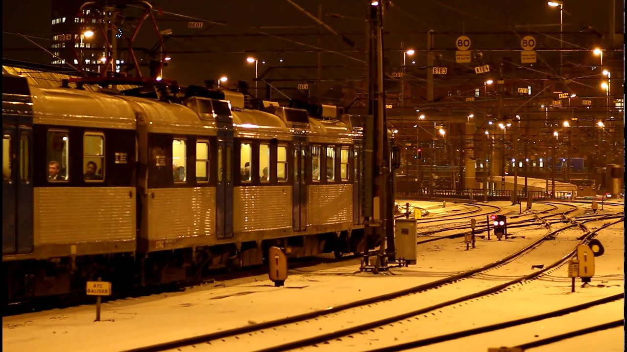 Tåg i rusningen vid Stockholm Central - Norra Bantorget