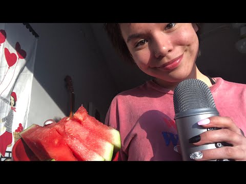 ASMR watch me dance and eat watermelon very peacefuly😂💗 (MOUTH SOUNDS)