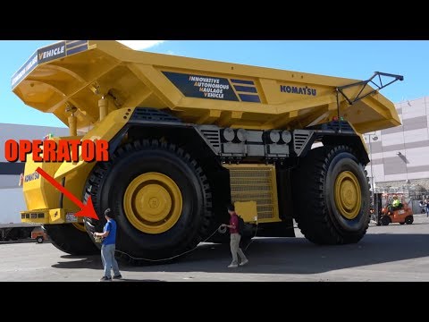 The World's first fully autonomous dump truck leaving Minexpo 2016 - YouTube