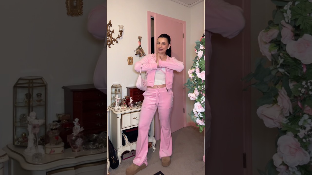 Уютный образ дня в стиле Y2K: Пэрис Хилтон, всё в розовом. 