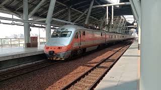 118次PP自強號(E1020+E1023)跑山線往七堵離開屏東站~