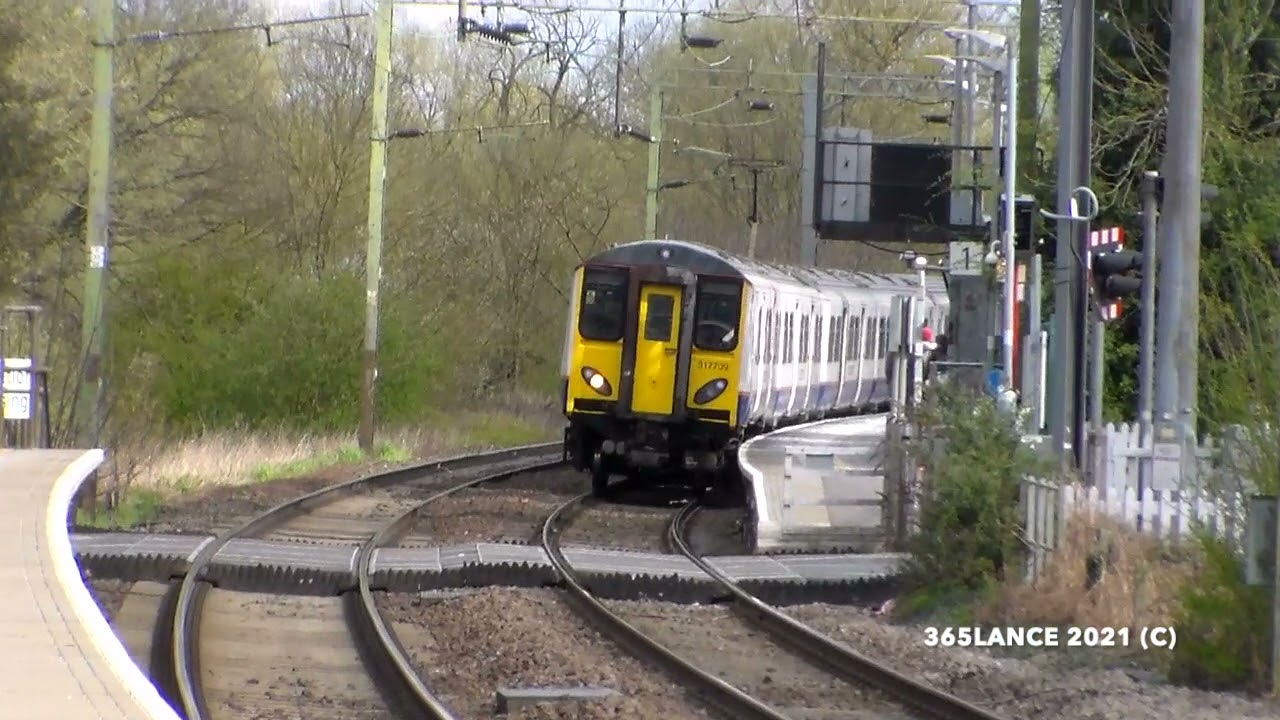 Trains at Roydon: Friday 9th April 2021