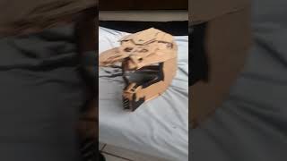 fiz um capacete de papelão