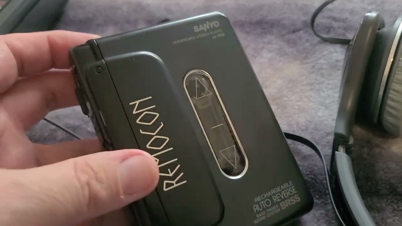 cassette player SANYO JJ-P60 demo - YouTube