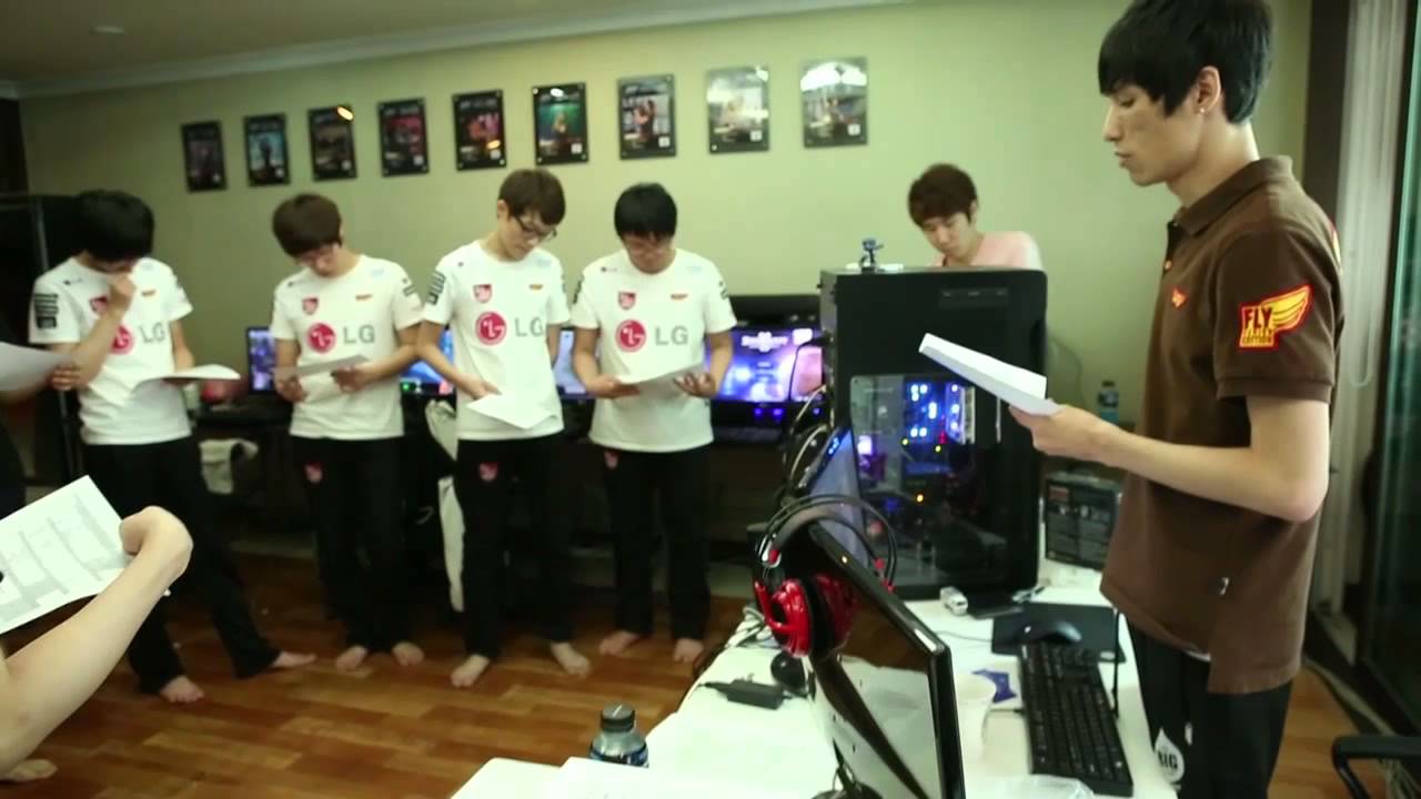 Inside look at Korean Starcraft II pro teams Part 1 YouTube