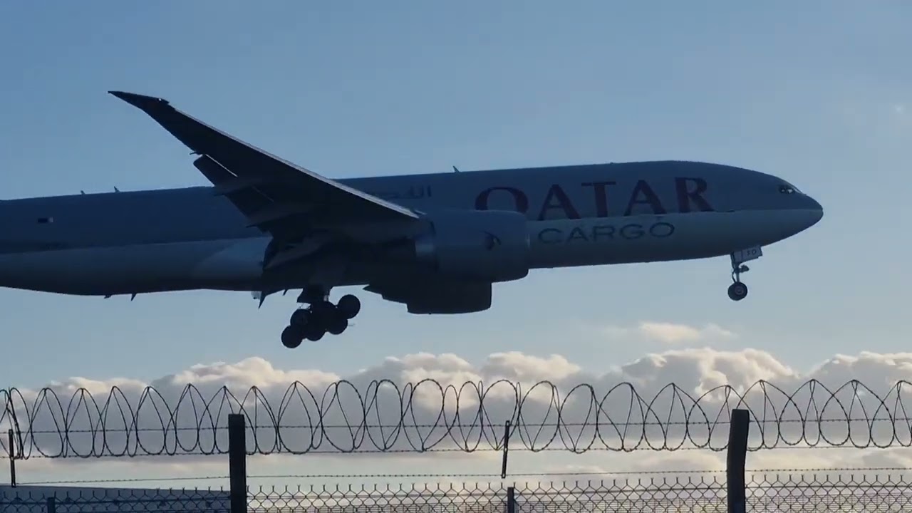 Arrivals & Departures at London Heathrow Airport  8/11/25