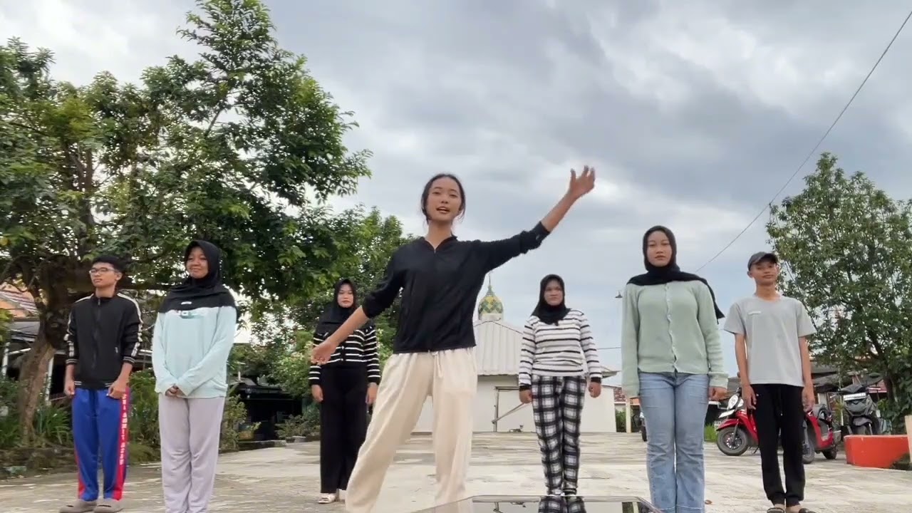 SENI TARI KELOMPOK 4 X.G