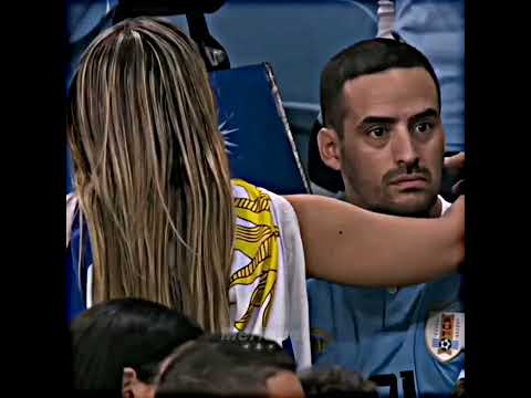 بكاء لاعبين وجمهور الاوروغواي حزين جدا