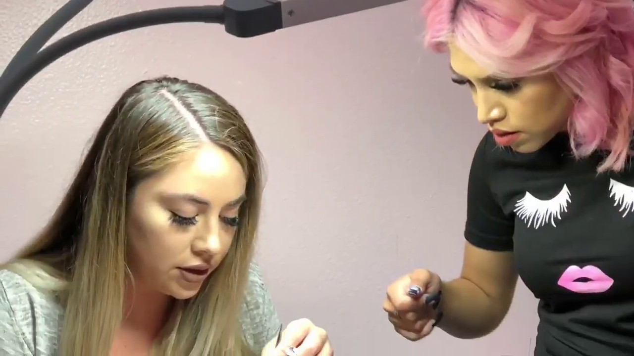 EYELASH EXTENSION TRAINING 